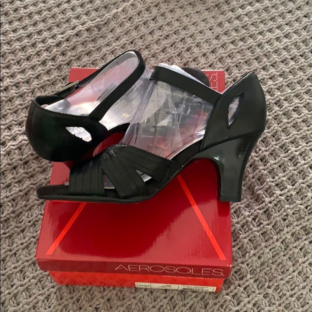 Selling Brand New Aerosoles pumps size 10.5